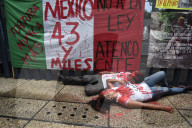 NEWS - Mexico: Proteste gegen das Vergessen der vermissten Studenten in Ayotzinapa