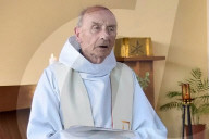 NEWS - Paris: Gedenkmarsch für den ermordeten Priester Jacques Hamel