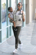 PEOPLE - Ganz die Mami: Kelly Rowland mit Töchterchen Jewell
