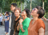 NEWS - China: Gedenken an die Opfer des Erdbebens bei Tangshan 1976