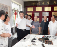 NEWS - China: Präsident Xi Jinping besucht eine Paraplegiker Reha in Tangshan
