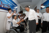 NEWS - China: Präsident Xi Jinping besucht eine Paraplegiker Reha in Tangshan
