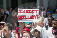 NEWS - USA: Parteitag der Demokraten: Proteste für und gegen Hillary Clinton