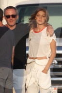 PEOPLE - Gigi Hadid in voller Aktion für ein Tommy Hilfigre Shooting