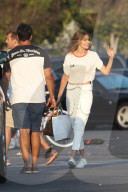 PEOPLE - Gigi Hadid in voller Aktion für ein Tommy Hilfigre Shooting