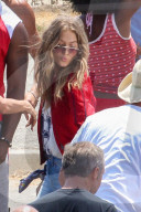 PEOPLE - Gigi Hadid in voller Aktion für ein Tommy Hilfigre Shooting