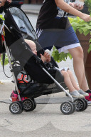 PEOPLE - Liv Tyler's bessere Hälfte Dave Gardner geht mit den Jungs Eisessen