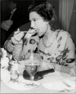 PEOPLE - Sylvia Peters im Alter von 90 Jahren gestorben
