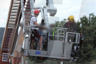 NEWS - London: Feuerwehr rettet Jahrmarktbesucher aus luftiger Höhen aus einer Bahn