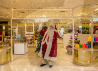 FEATURE - Es kann nie früh genug sein! Selfridges eröffnet den Christmas Shop