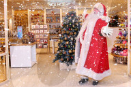 FEATURE - Es kann nie früh genug sein! Selfridges eröffnet den Christmas Shop