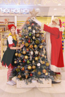 FEATURE - Es kann nie früh genug sein! Selfridges eröffnet den Christmas Shop