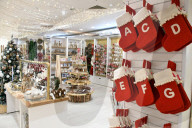 FEATURE - Es kann nie früh genug sein! Selfridges eröffnet den Christmas Shop