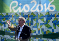 OLYMPIA 2016 - IOC-Präsident Thomas Bach besucht das Olympische Dorf