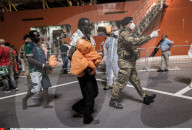 NEWS - Flüchtlinge Mittelmeer: Über 800 Gerettete kommen in  Salerno an