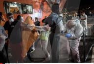 NEWS - Flüchtlinge Mittelmeer: Über 800 Gerettete kommen in  Salerno an