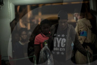 NEWS - Flüchtlinge Mittelmeer: Über 800 Gerettete kommen in  Salerno an