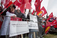 NEWS - Köln: Über 40'000 Personen nehmen an Pro-Erogan-Demo teil
