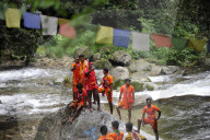 NEWS - Kathmandu: Gläubige auf derBol Bom Pilgerfahrt