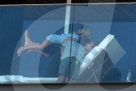 PEOPLE - Gisele Bündchen auf Schmusekurs mit Tochter Vivian auf dem Hotelbalkon in Rio