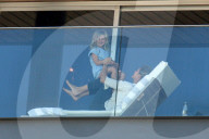 PEOPLE - Gisele Bündchen auf Schmusekurs mit Tochter Vivian auf dem Hotelbalkon in Rio