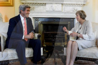 NEWS -  John Kerry und Theresa May treffen sich bei 10 Downing Street in London