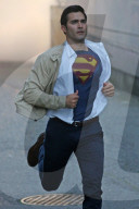 PEOPLE - Tyler Hoechlin bei Dreharbeiten zu 'Supergirl'