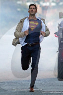 PEOPLE - Tyler Hoechlin bei Dreharbeiten zu 'Supergirl'