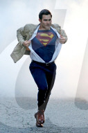 PEOPLE - Tyler Hoechlin bei Dreharbeiten zu 'Supergirl'