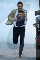 PEOPLE - Tyler Hoechlin bei Dreharbeiten zu 'Supergirl'