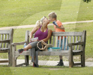PEOPLE - Kerry Katona spielt zusammen mit Ihren Kindern im Park in London