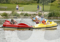 PEOPLE - Kerry Katona spielt zusammen mit Ihren Kindern im Park in London
