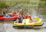 PEOPLE - Kerry Katona spielt zusammen mit Ihren Kindern im Park in London