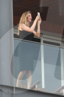 PEOPLE - Ungeschminkt macht Gisele Bundchen Selfies