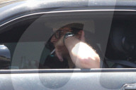 EXKLUSIV - Peter Facinelli macht Zigipause in Beverly Hills