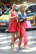 EXKLUSIV - Adriana Lima beim Interview in Ipanema