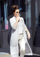 EXKLUSIV - Kate Beckinsale raucht unterwegs in London