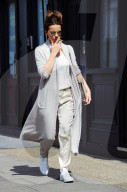 EXKLUSIV - Kate Beckinsale raucht unterwegs in London