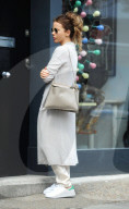 EXKLUSIV - Kate Beckinsale raucht unterwegs in London