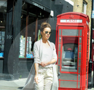 EXKLUSIV - Kate Beckinsale raucht unterwegs in London