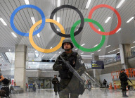 NEWS - Soldaten patroullieren am Flughafen und im Rio Stadt