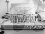 FEATURE - Glenfinnan Viadukt Buch Skulptur in Schottland
