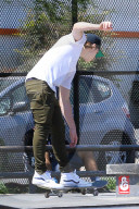 EXKLUSIV - Brooklyn Beckham zeigt sein können auf dem Skateboard