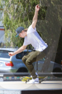 EXKLUSIV - Brooklyn Beckham zeigt sein können auf dem Skateboard