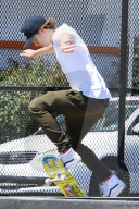 EXKLUSIV - Brooklyn Beckham zeigt sein können auf dem Skateboard