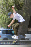 EXKLUSIV - Brooklyn Beckham zeigt sein können auf dem Skateboard