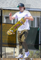 EXKLUSIV - Brooklyn Beckham zeigt sein können auf dem Skateboard