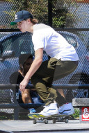 EXKLUSIV - Brooklyn Beckham zeigt sein können auf dem Skateboard