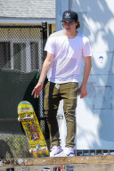 EXKLUSIV - Brooklyn Beckham zeigt sein können auf dem Skateboard