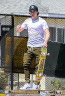EXKLUSIV - Brooklyn Beckham zeigt sein können auf dem Skateboard